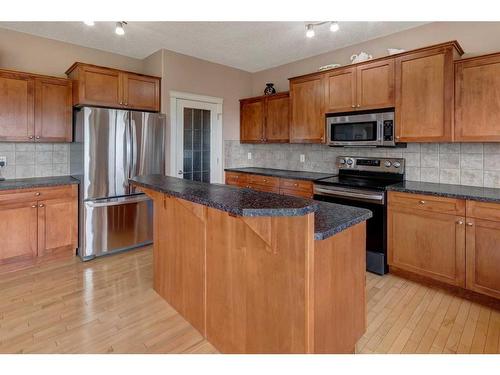 47 Glensummit Close, Cochrane, AB - Indoor Photo Showing Kitchen