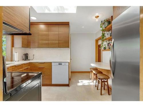 2919 14 Avenue Nw, Calgary, AB - Indoor Photo Showing Kitchen