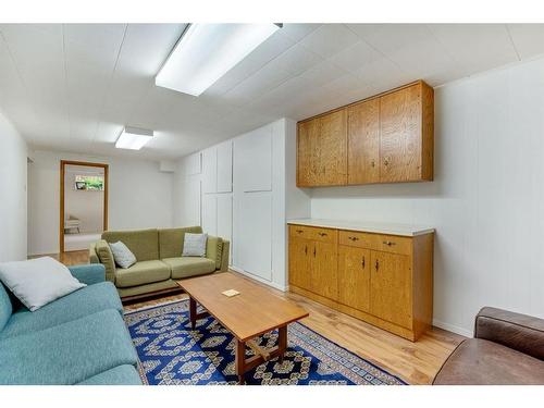 2919 14 Avenue Nw, Calgary, AB - Indoor Photo Showing Living Room