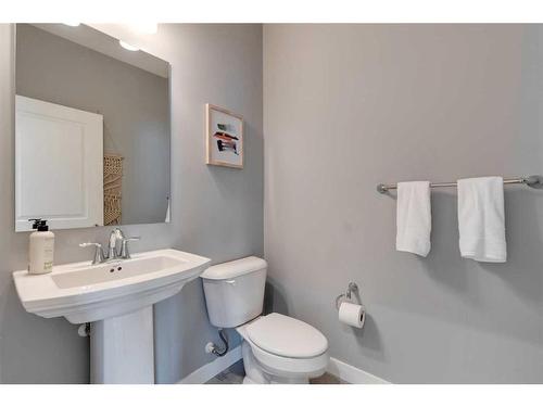 240 Sandpiper Crescent, Chestermere, AB - Indoor Photo Showing Bathroom