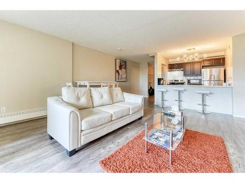 907-221 6 Avenue Se, Calgary, AB - Indoor Photo Showing Living Room