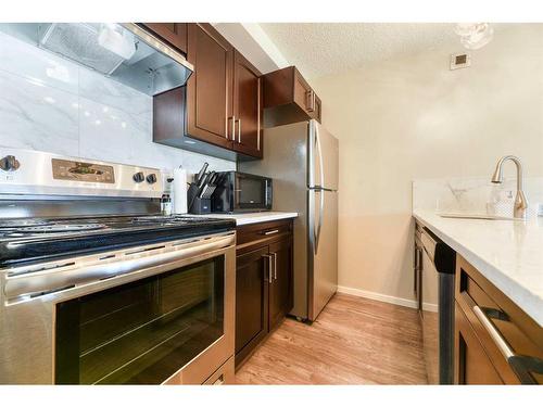 907-221 6 Avenue Se, Calgary, AB - Indoor Photo Showing Kitchen