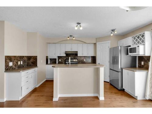 325 Eversyde Circle Sw, Calgary, AB - Indoor Photo Showing Kitchen