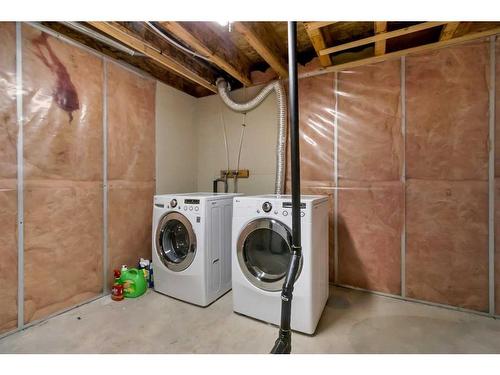 325 Eversyde Circle Sw, Calgary, AB - Indoor Photo Showing Laundry Room