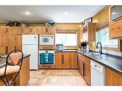 235 5 Street, Drumheller, AB - Indoor Photo Showing Kitchen With Double Sink