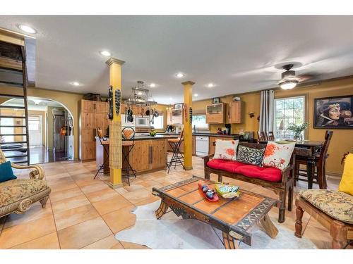 235 5 Street, Drumheller, AB - Indoor Photo Showing Living Room