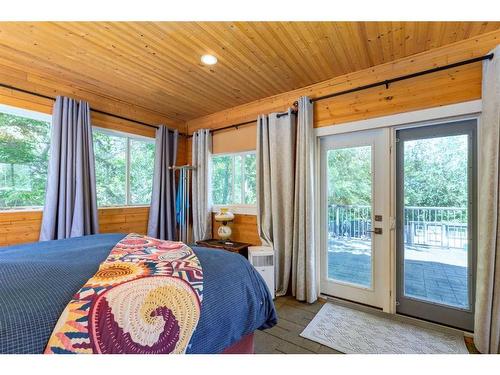 235 5 Street, Drumheller, AB - Indoor Photo Showing Bedroom