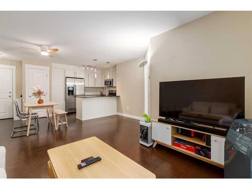 3419-11 Mahogany Row Se, Calgary, AB - Indoor Photo Showing Living Room