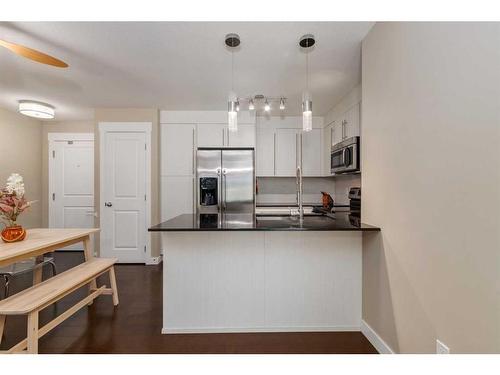 3419-11 Mahogany Row Se, Calgary, AB - Indoor Photo Showing Kitchen With Upgraded Kitchen