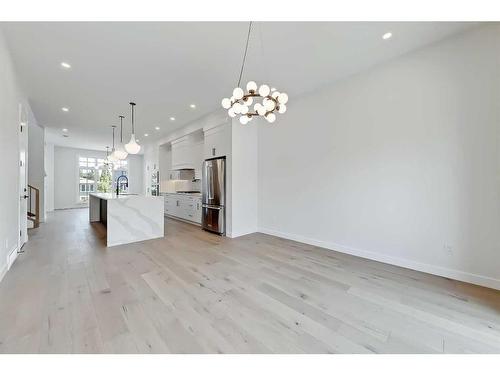 1141 Richland Road Ne, Calgary, AB - Indoor Photo Showing Kitchen