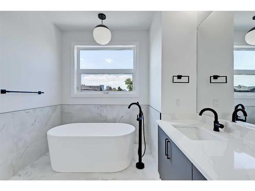 1141 Richland Road Ne, Calgary, AB - Indoor Photo Showing Bathroom