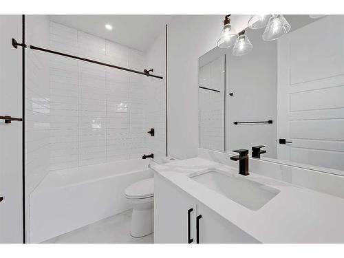 1141 Richland Road Ne, Calgary, AB - Indoor Photo Showing Bathroom