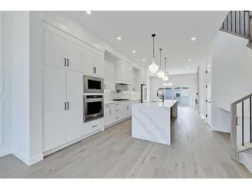 1141 Richland Road Ne, Calgary, AB - Indoor Photo Showing Kitchen With Upgraded Kitchen