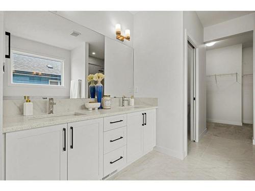 230 Creekside Way Sw, Calgary, AB - Indoor Photo Showing Bathroom