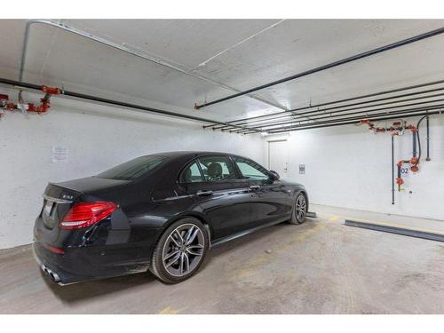 101-1632 20 Avenue Nw, Calgary, AB - Indoor Photo Showing Garage