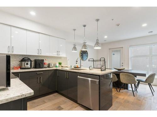 101-1632 20 Avenue Nw, Calgary, AB - Indoor Photo Showing Kitchen With Upgraded Kitchen