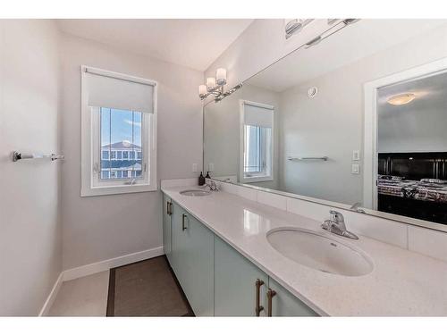 21 Legacy Glen Place Se, Calgary, AB - Indoor Photo Showing Bathroom