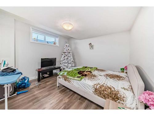 21 Legacy Glen Place Se, Calgary, AB - Indoor Photo Showing Bedroom