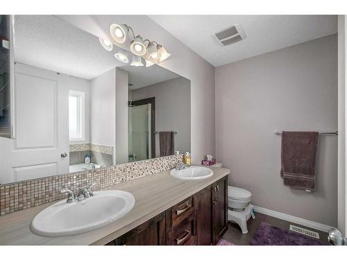 23 Panton Way Nw, Calgary, AB - Indoor Photo Showing Bathroom