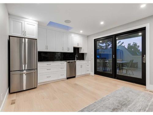 4308 Coronation Drive Sw, Calgary, AB - Indoor Photo Showing Kitchen