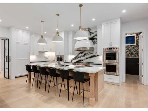 4308 Coronation Drive Sw, Calgary, AB - Indoor Photo Showing Kitchen With Upgraded Kitchen