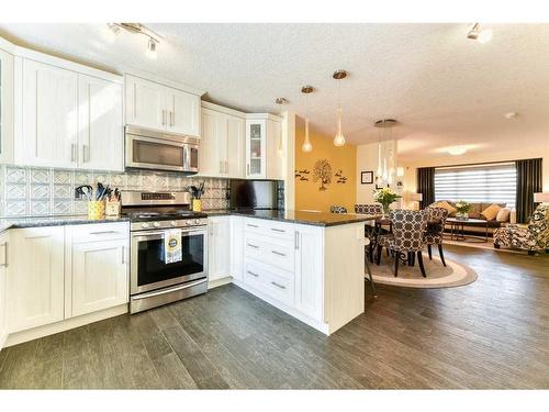 172 Legacy Crescent Se, Calgary, AB - Indoor Photo Showing Kitchen With Upgraded Kitchen