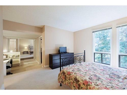 4-10457 19 Street Sw, Calgary, AB - Indoor Photo Showing Bedroom