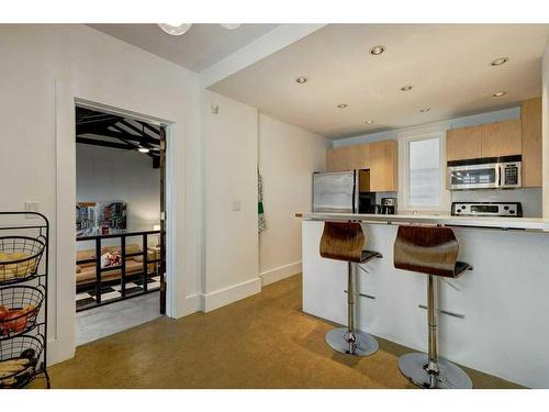 915 18 Avenue Sw, Calgary, AB - Indoor Photo Showing Kitchen