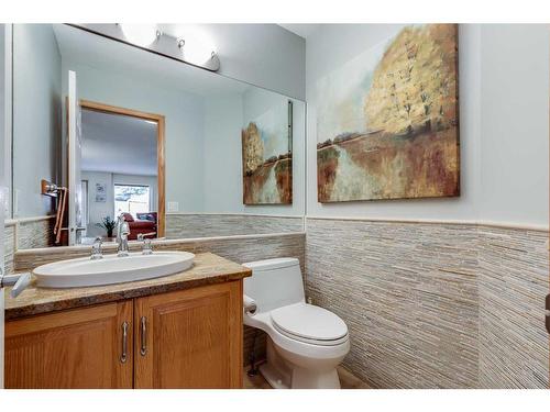 77 Rockbluff Place Nw, Calgary, AB - Indoor Photo Showing Bathroom