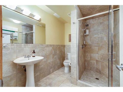 77 Rockbluff Place Nw, Calgary, AB - Indoor Photo Showing Bathroom