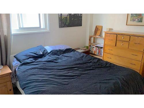 527 18 Avenue Sw, Calgary, AB - Indoor Photo Showing Bedroom