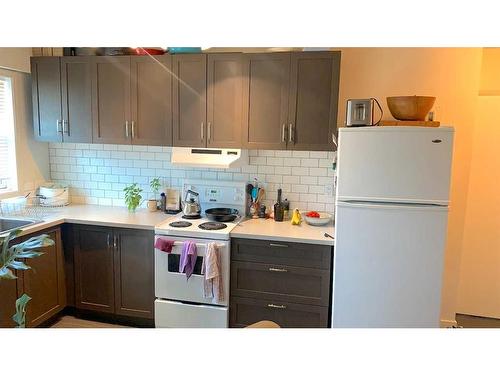 527 18 Avenue Sw, Calgary, AB - Indoor Photo Showing Kitchen