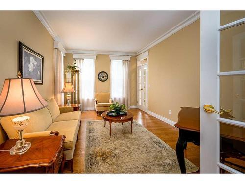 11067 Valley Springs Road Nw, Calgary, AB - Indoor Photo Showing Living Room