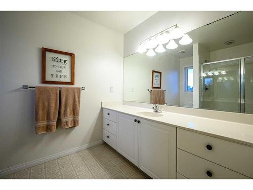 11067 Valley Springs Road Nw, Calgary, AB - Indoor Photo Showing Bathroom