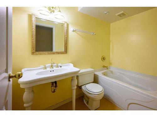 11067 Valley Springs Road Nw, Calgary, AB - Indoor Photo Showing Bathroom