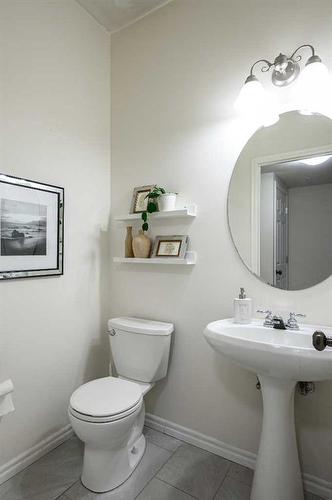 424 New Brighton Drive Se, Calgary, AB - Indoor Photo Showing Bathroom