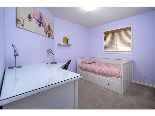 424 New Brighton Drive Se, Calgary, AB - Indoor Photo Showing Bedroom