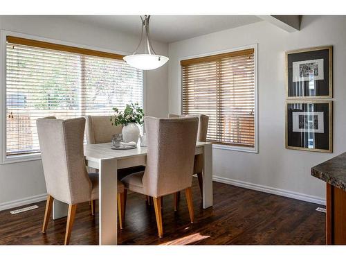 424 New Brighton Drive Se, Calgary, AB - Indoor Photo Showing Dining Room