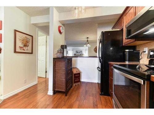 42-200 Shawnessy Drive Sw, Calgary, AB - Indoor Photo Showing Kitchen