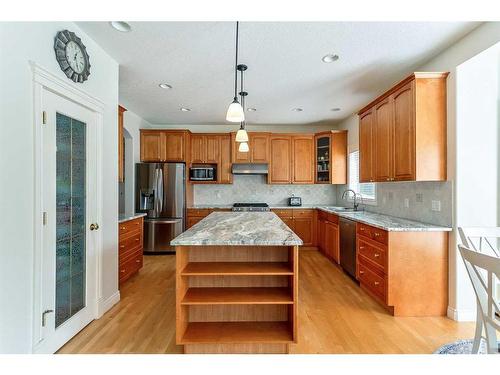 11 Evercreek Bluffs Road Sw, Calgary, AB - Indoor Photo Showing Kitchen