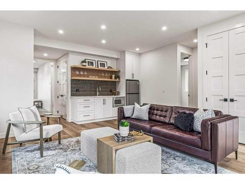 2 Pinewood Crescent, Canmore, AB - Indoor Photo Showing Living Room