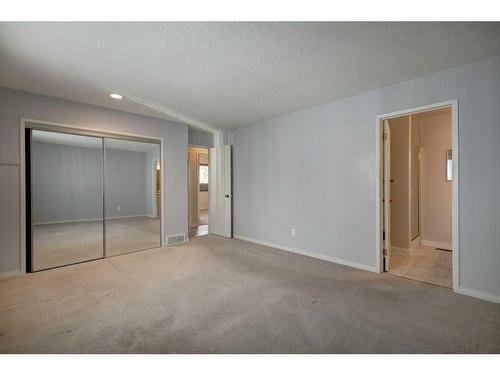 252 Parkside Way Se, Calgary, AB - Indoor Photo Showing Other Room