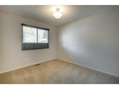 252 Parkside Way Se, Calgary, AB - Indoor Photo Showing Other Room