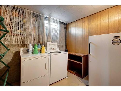 252 Parkside Way Se, Calgary, AB - Indoor Photo Showing Laundry Room