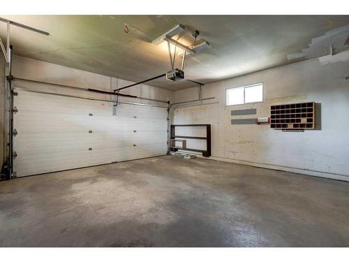 252 Parkside Way Se, Calgary, AB - Indoor Photo Showing Garage