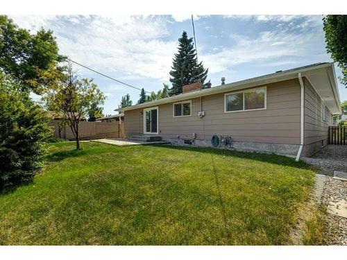 252 Parkside Way Se, Calgary, AB - Outdoor