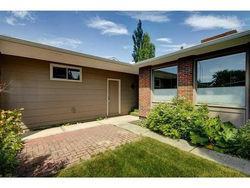 252 Parkside Way Se, Calgary, AB - Outdoor