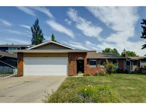 252 Parkside Way Se, Calgary, AB - Outdoor With Facade