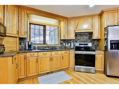 3107 30 Street, Coaldale, AB - Indoor Photo Showing Kitchen