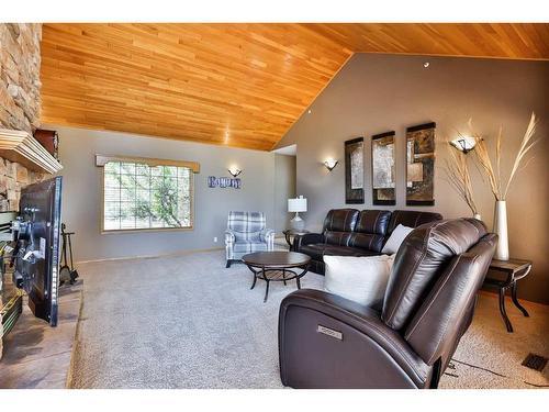 3107 30 Street, Coaldale, AB - Indoor Photo Showing Living Room